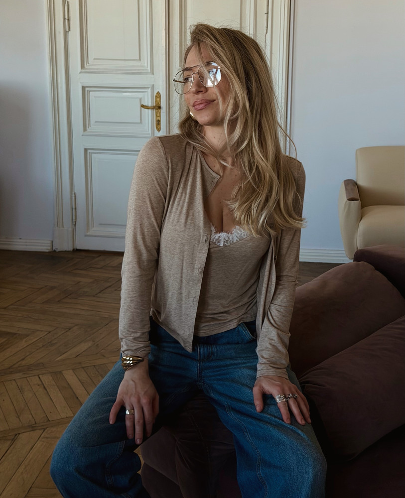КОФТИНКА З ІМІТАЦІЄЮ МАЄЧКИ БЕЖЕВА 