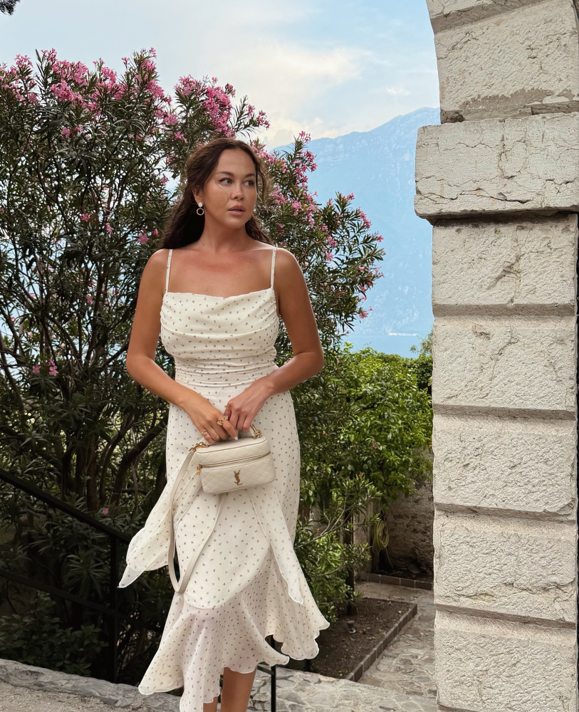 СУКНЯ МІДІ ШИФОНОВА НА БРЕТЕЛЯХ ПРИНТ КВІТИ МОЛОЧНА 