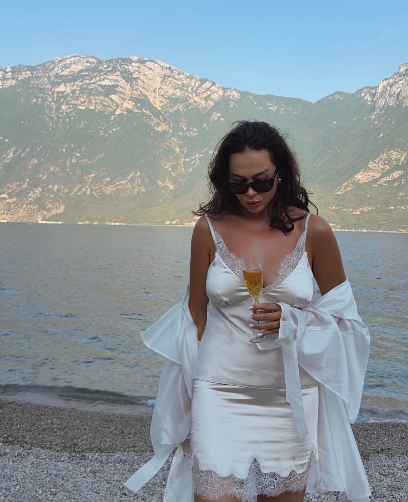 RHEIA ШОВКОВИЙ КОСТЮМ ТОП ЗІ СПІДНИЦЕЮ CELINE КРЕМ 