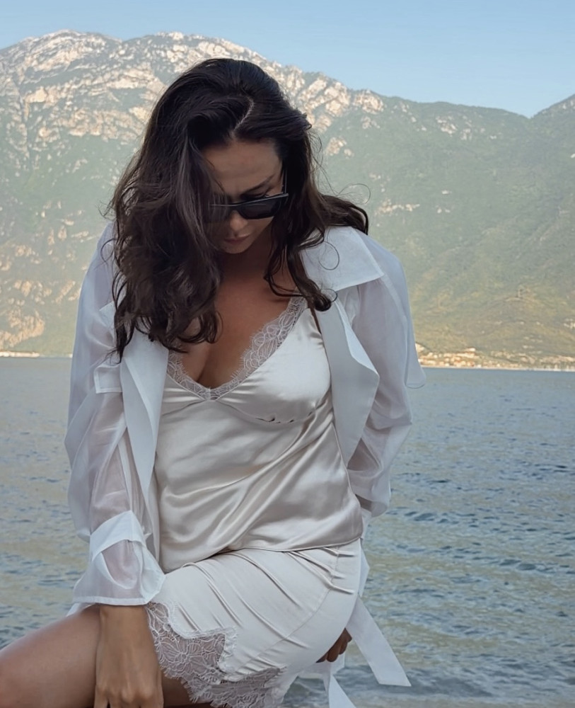 RHEIA ШОВКОВИЙ КОСТЮМ ТОП ЗІ СПІДНИЦЕЮ CELINE КРЕМ 